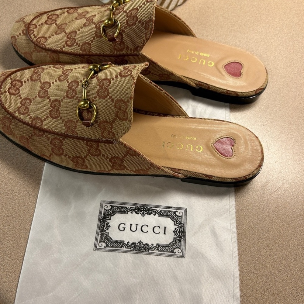 Gucci Princetown slides